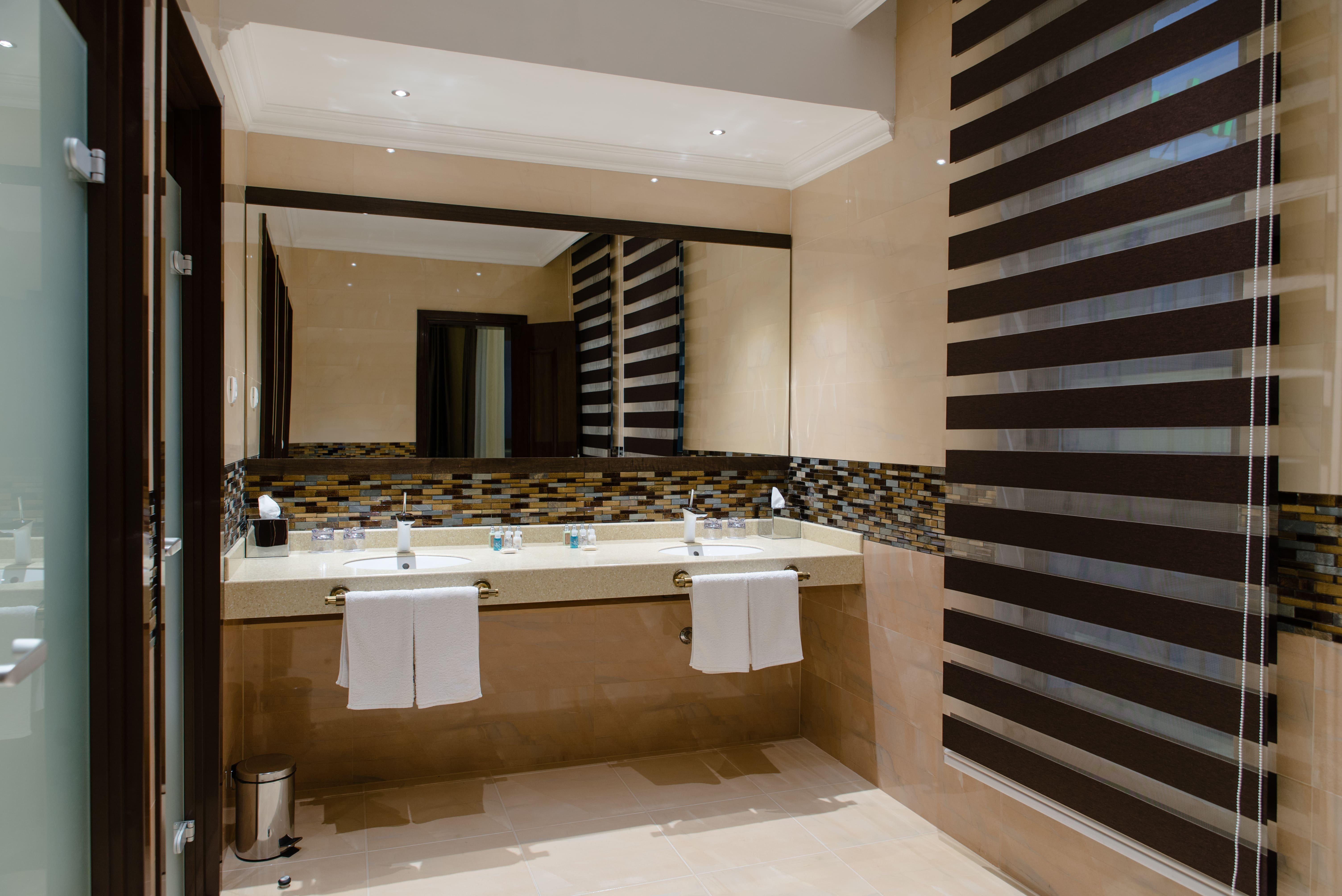 Holiday Inn Aktau By Ihg Zewnętrze zdjęcie